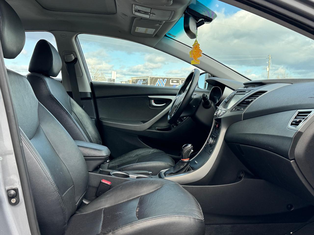 2014 Hyundai Elantra Limited w/Navi **LOW KM'S** Photo