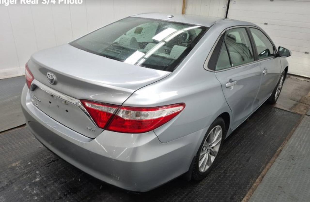 2017 Toyota Camry XLE | Sunroof | Leather | Heated Seats | Bluetooth | LOW KM ! Photo3