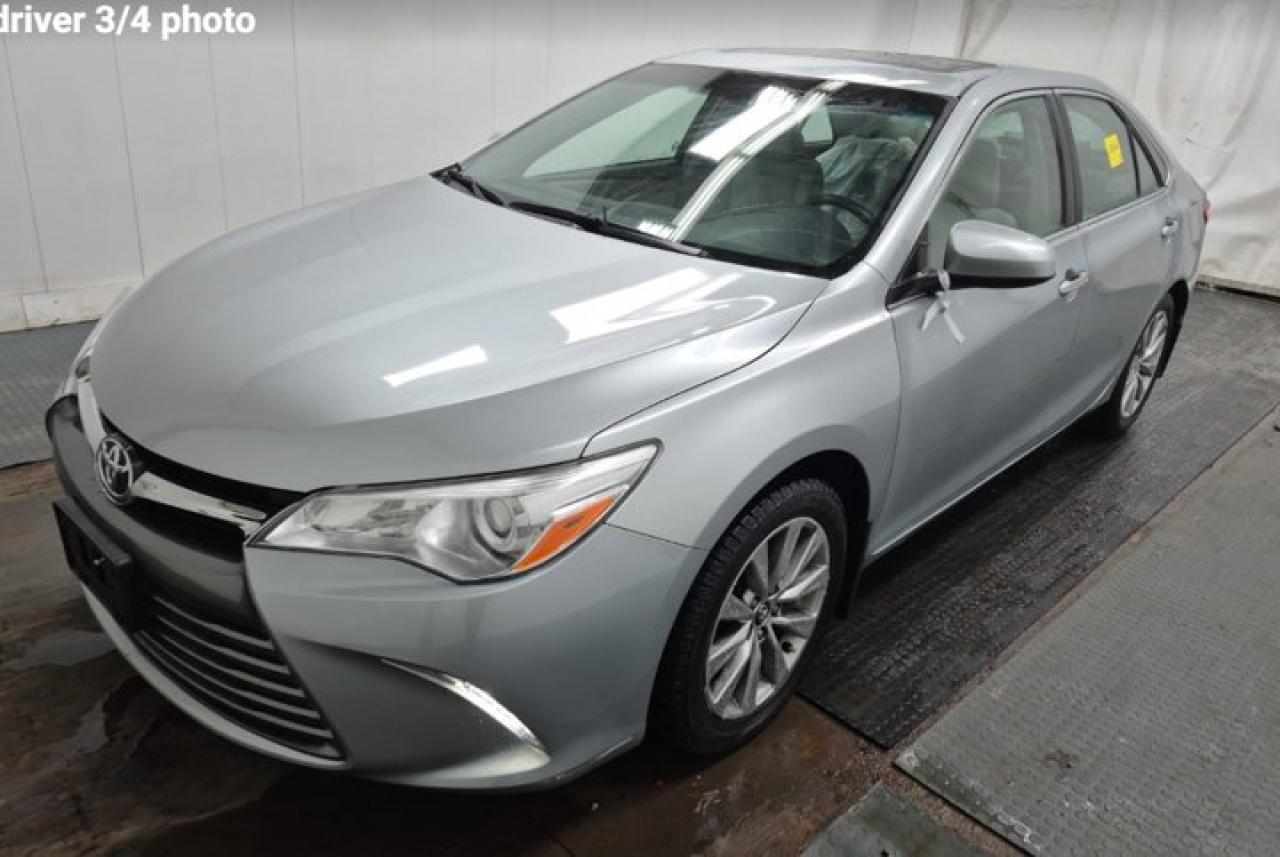 2017 Toyota Camry XLE | Sunroof | Leather | Heated Seats | Bluetooth | LOW KM ! Photo0
