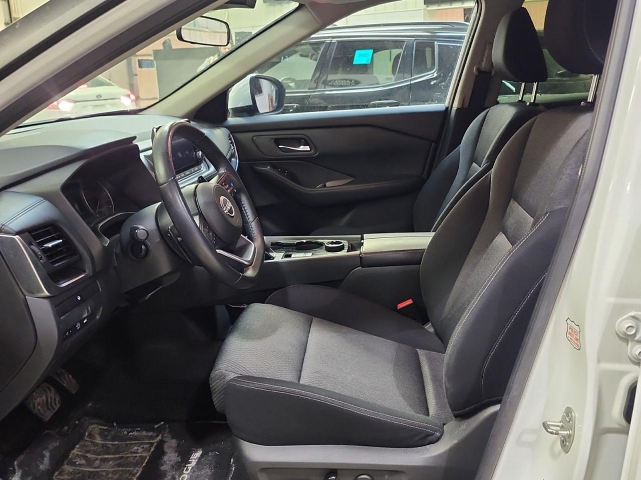 2024 Nissan Rogue SV MOONROOF Photo