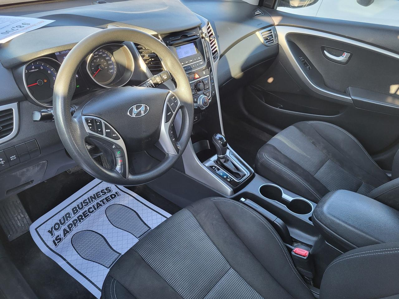 2017 Hyundai Elantra GT SE Photo