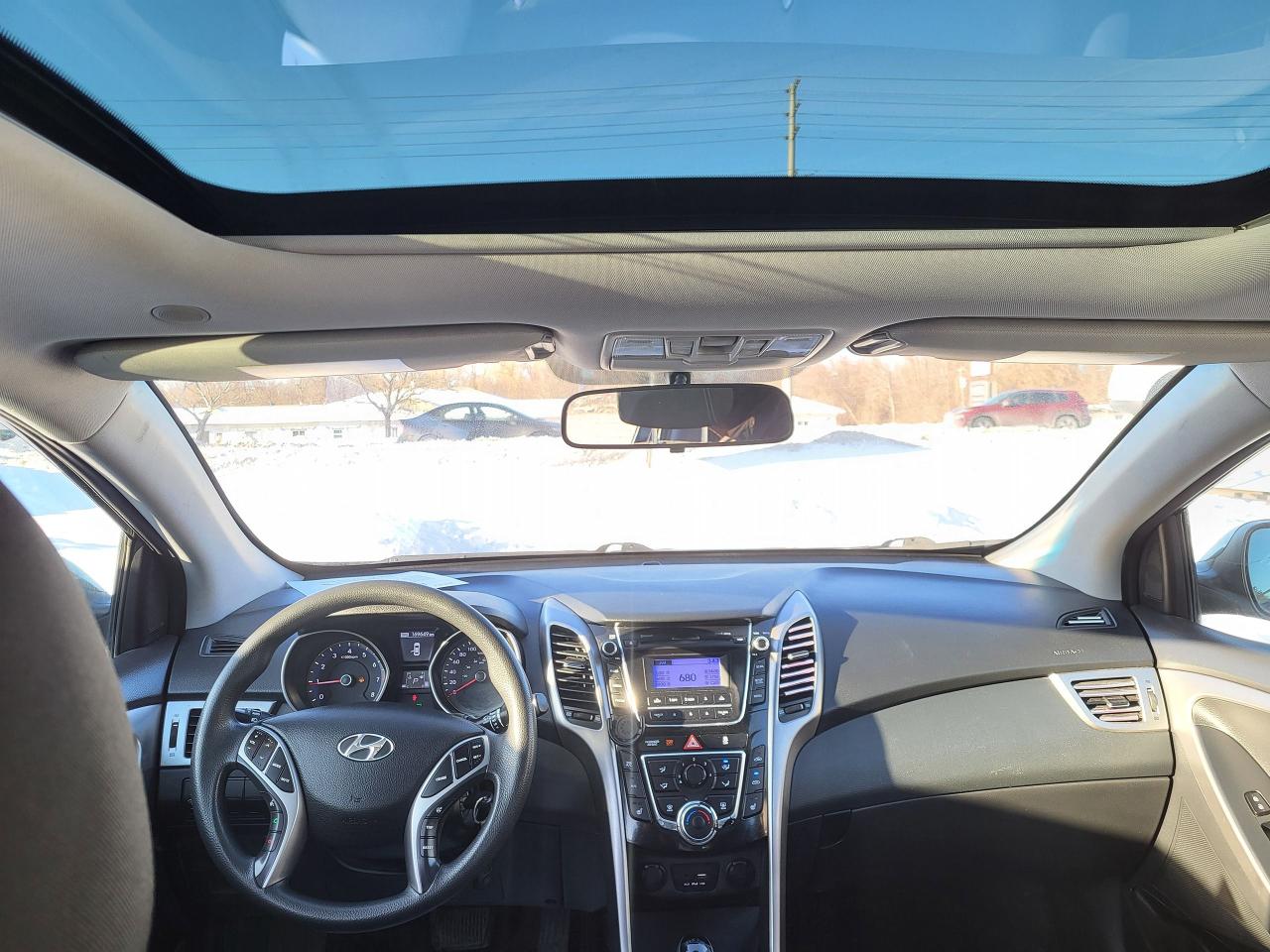 2017 Hyundai Elantra GT SE Photo