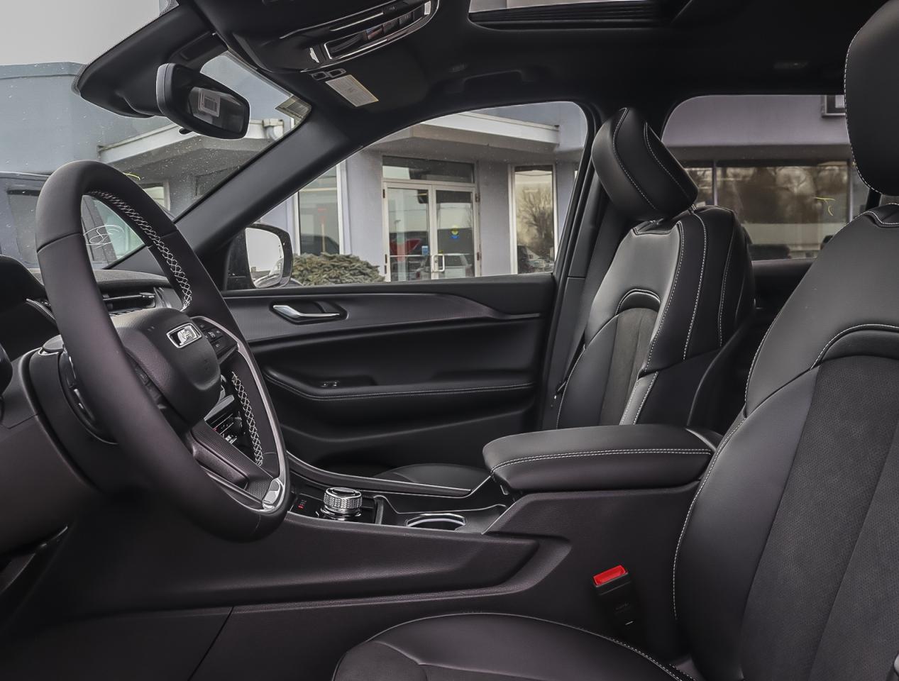 2024 Jeep Grand Cherokee ALTITUDE 4X4 Photo