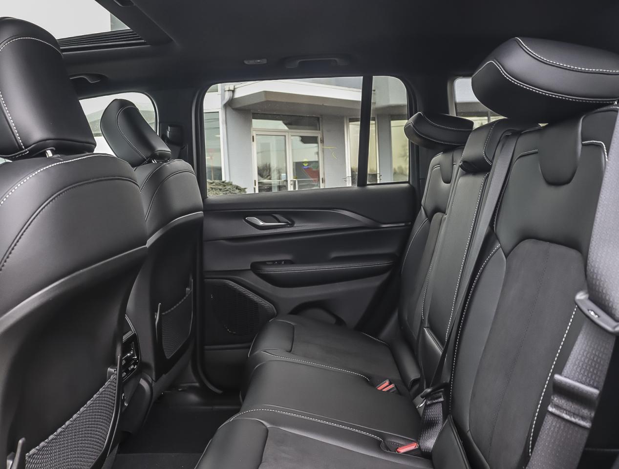 2024 Jeep Grand Cherokee ALTITUDE 4X4 Photo