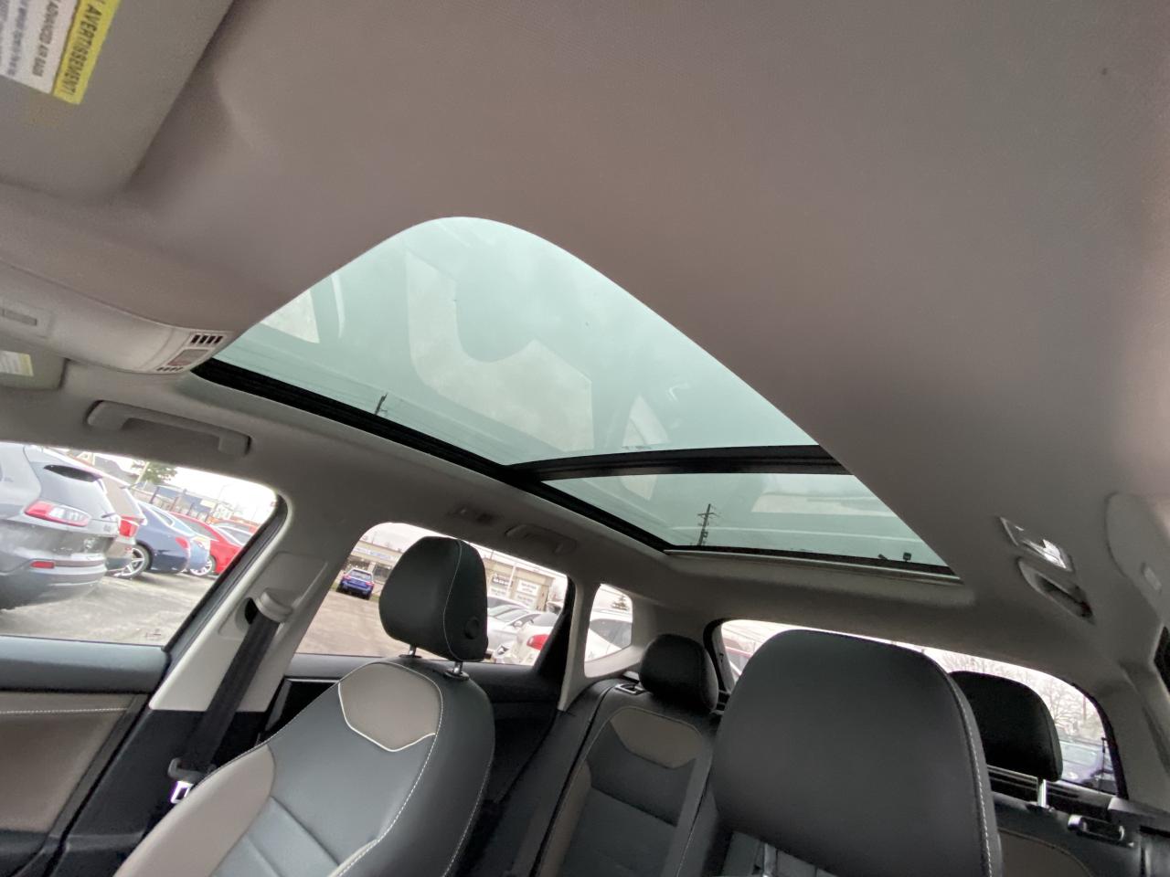 2023 Volkswagen Taos Highline 4MOTION -Ltd Avail- Photo