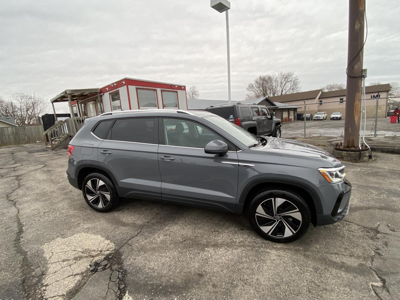 2023 Volkswagen Taos Highline 4MOTION -Ltd Avail- Photo