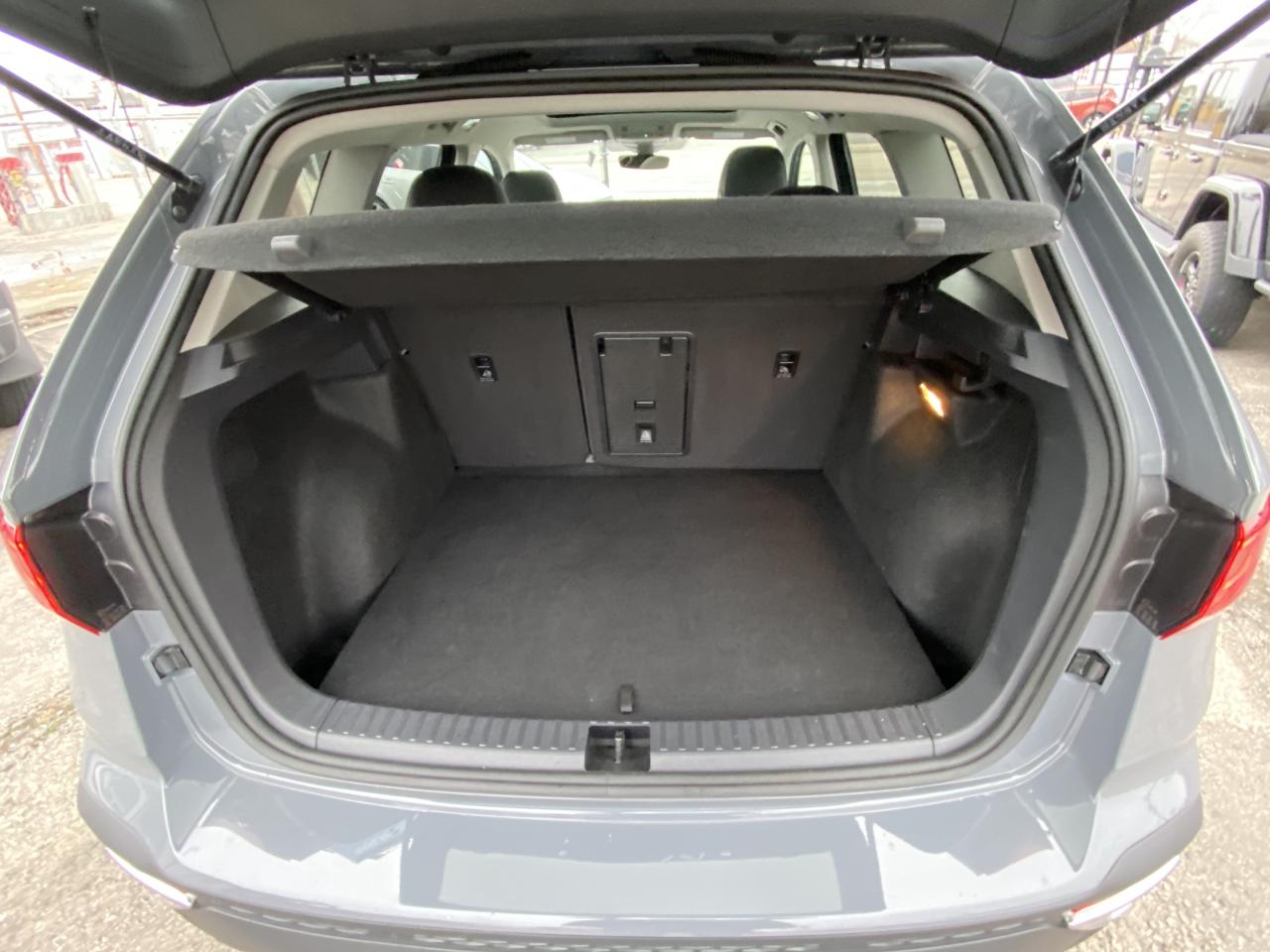 2023 Volkswagen Taos Highline 4MOTION -Ltd Avail- Photo