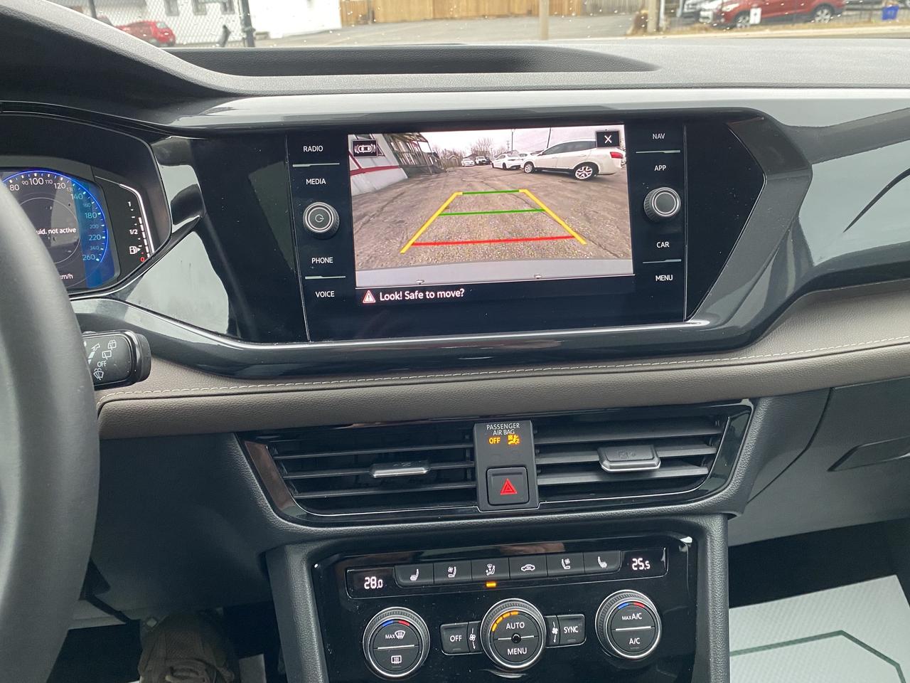 2023 Volkswagen Taos Highline 4MOTION -Ltd Avail- Photo