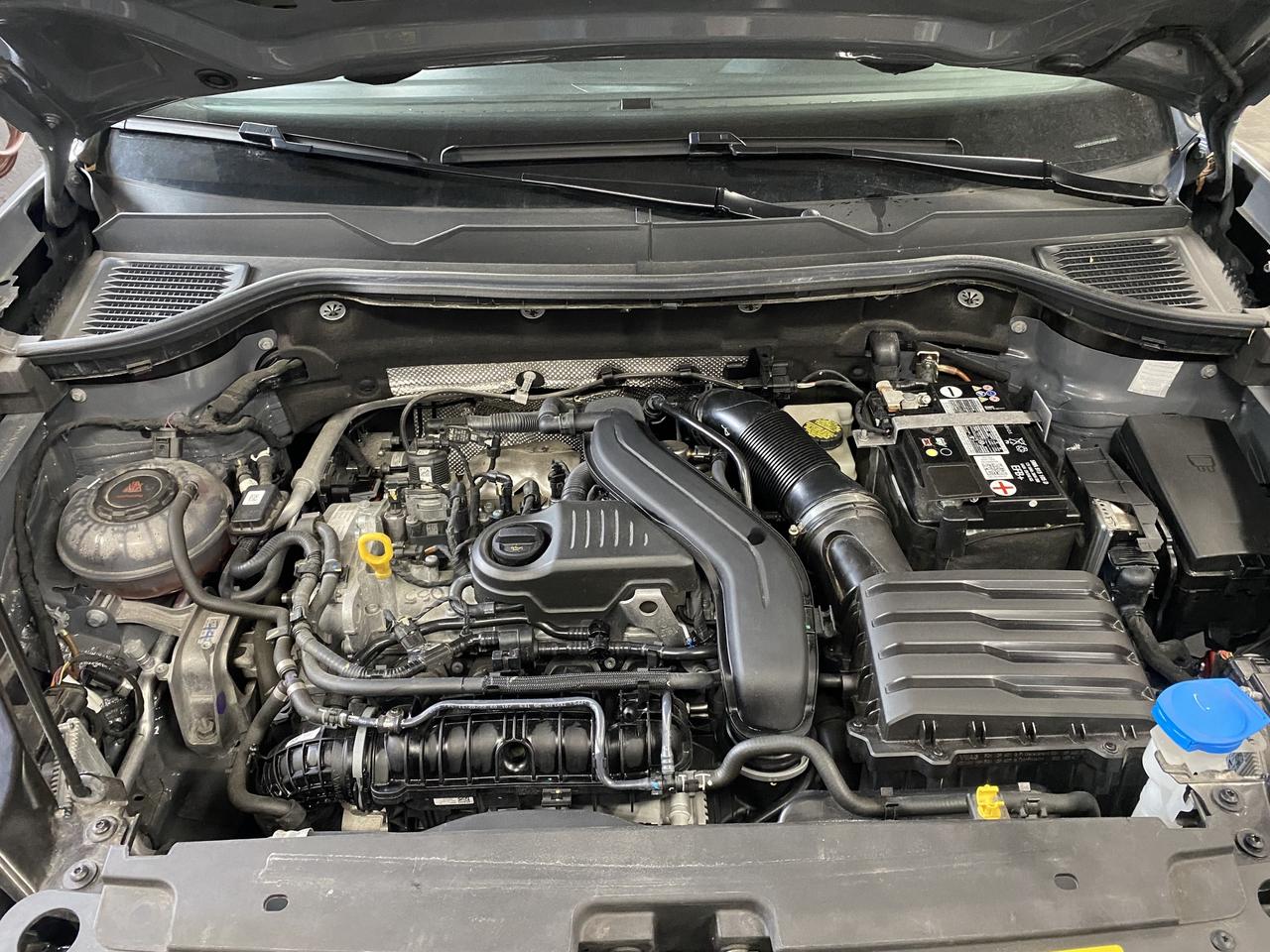 2023 Volkswagen Taos Highline 4MOTION -Ltd Avail- Photo