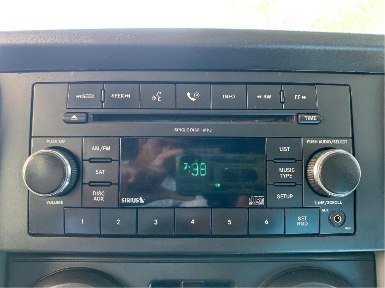 2010 Jeep WRANGLER UNLIMITED 4WD 4dr Islander 6 SPEED TRANS Photo