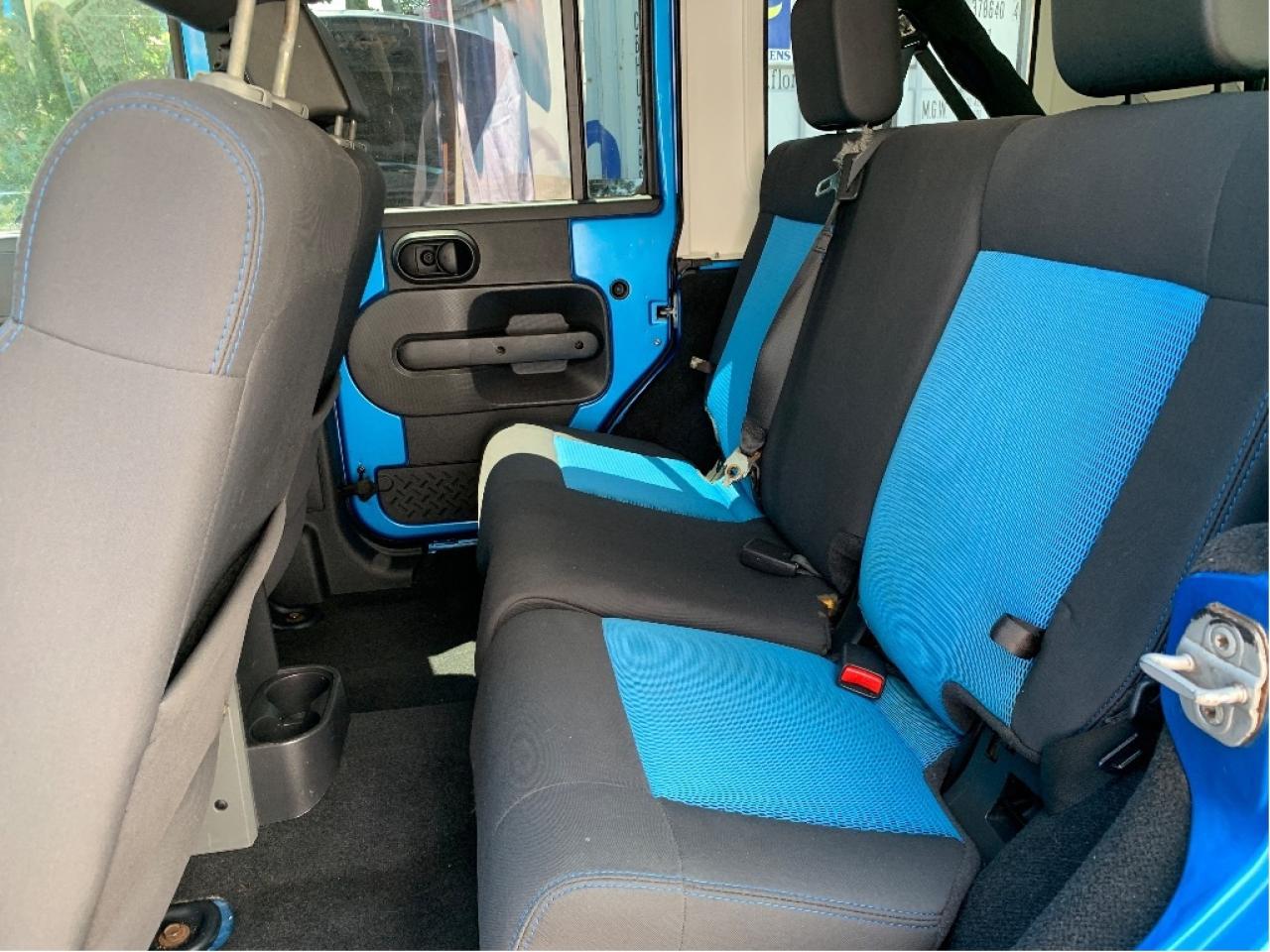 2010 Jeep WRANGLER UNLIMITED 4WD 4dr Islander 6 SPEED TRANS Photo