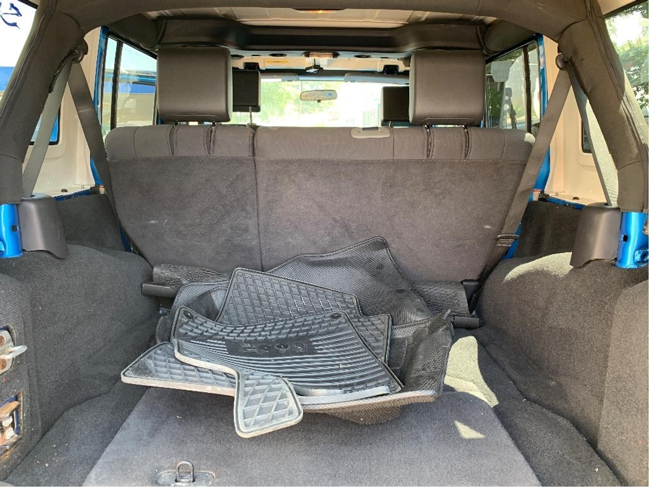 2010 Jeep WRANGLER UNLIMITED 4WD 4dr Islander 6 SPEED TRANS Photo