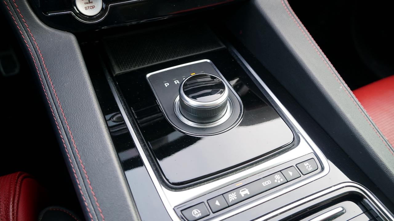 2019 Jaguar F-PACE 20d R-Sport 1 OWNER / FULL SERVICE /LOADED/ DIESEL Photo