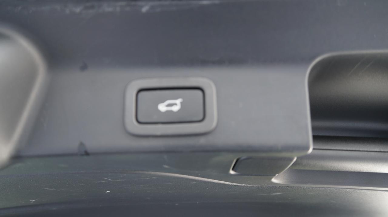 2019 Jaguar F-PACE 20d R-Sport 1 OWNER / FULL SERVICE /LOADED/ DIESEL Photo