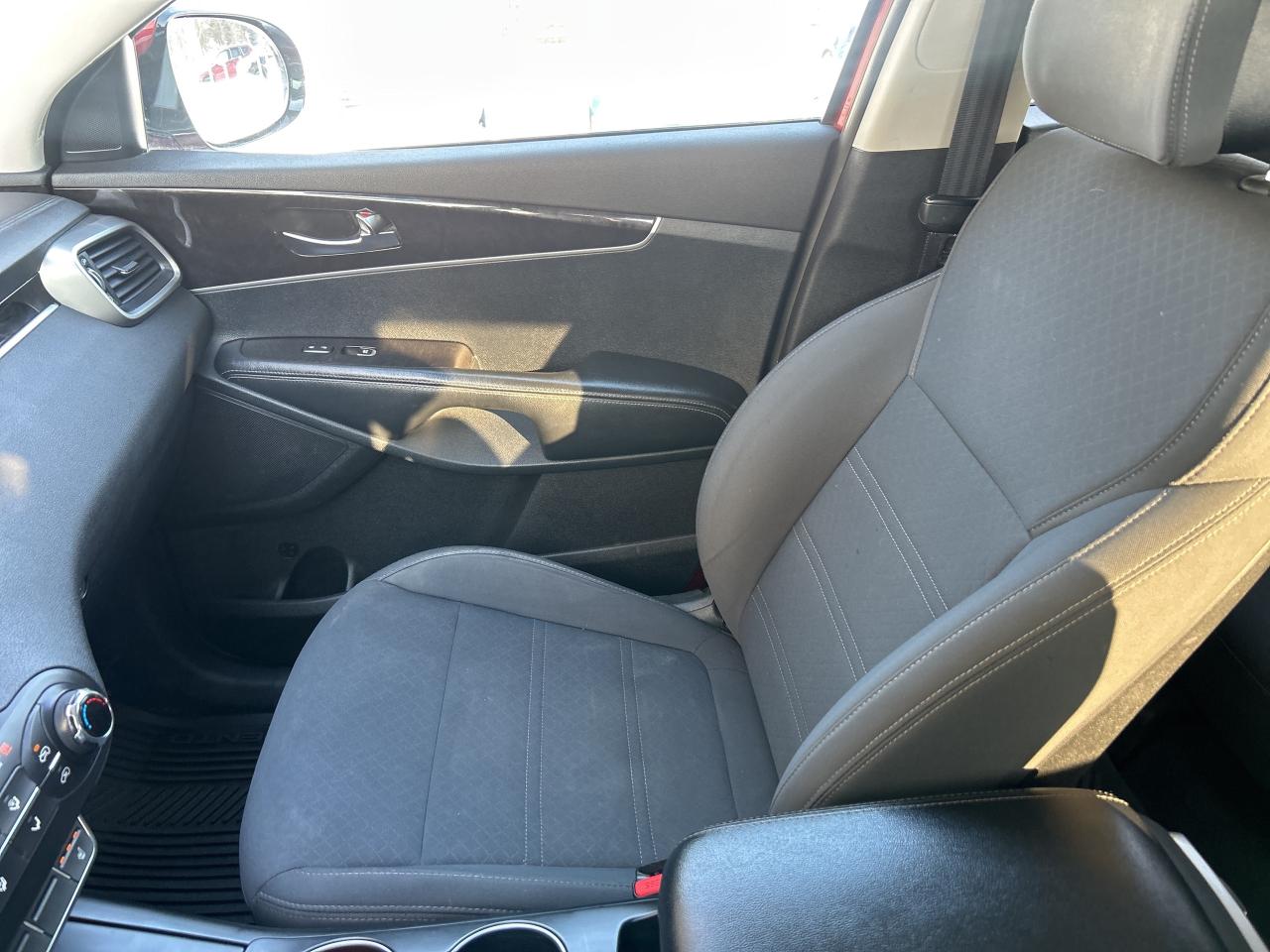 2016 Kia Sorento 2.0L Turbo LX, Back Up Cam, Bluetooth Photo