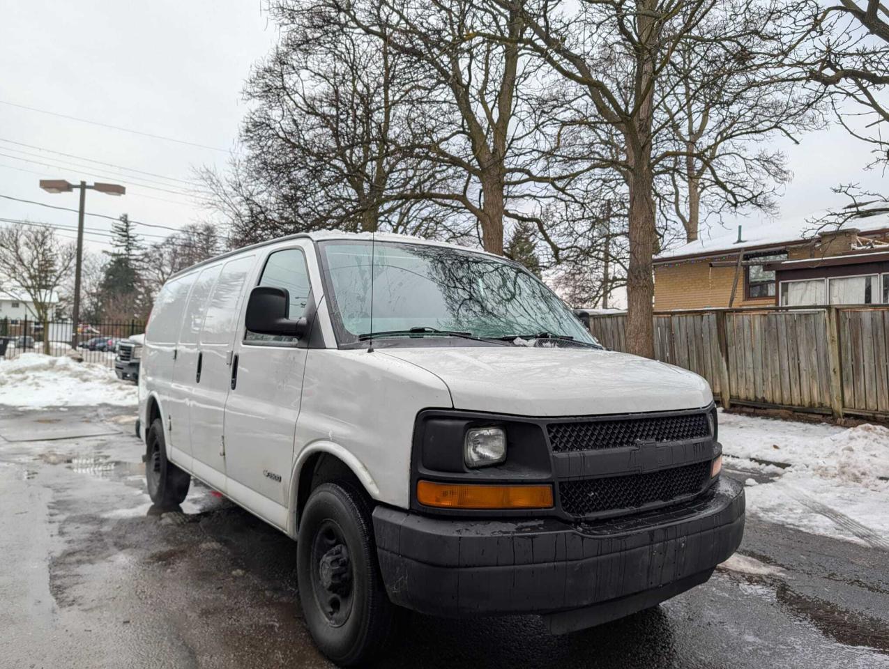 2006 Chevrolet Express 3500 135  WB RWD Photo2