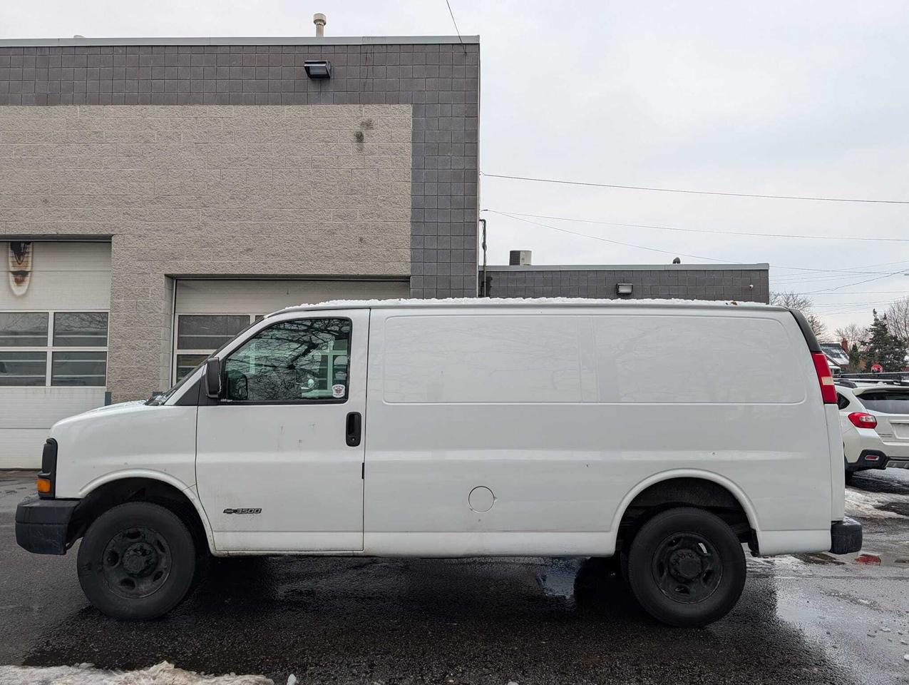 2006 Chevrolet Express 3500 135  WB RWD Photo