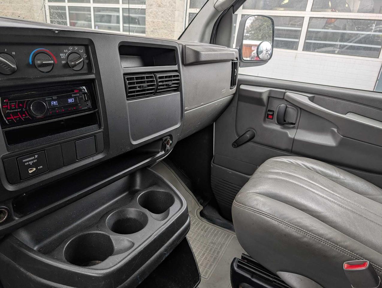 2006 Chevrolet Express 3500 135  WB RWD Photo
