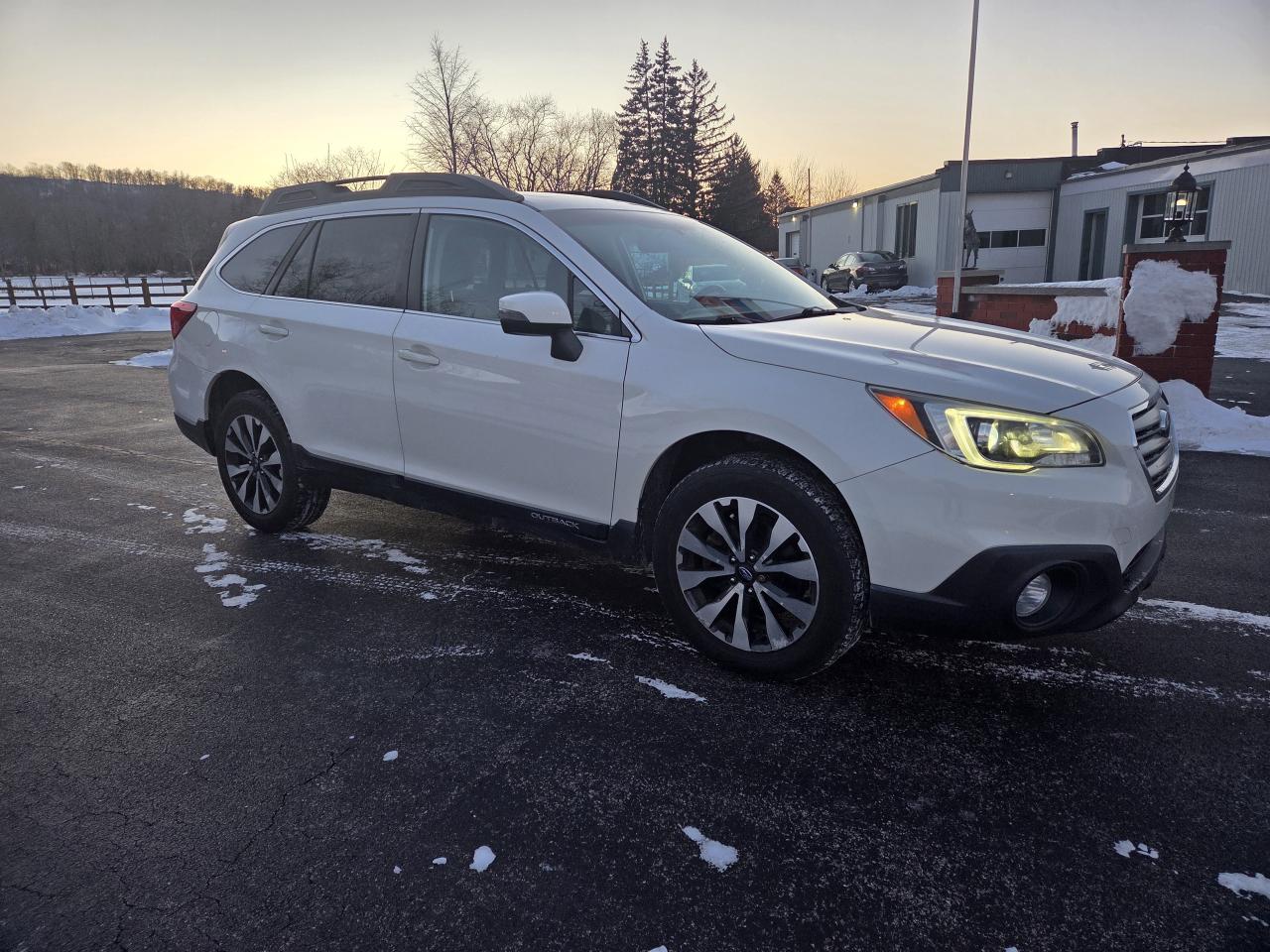 2015 Subaru Outback 5dr Wgn CVT 2.5i w/Limited Photo3