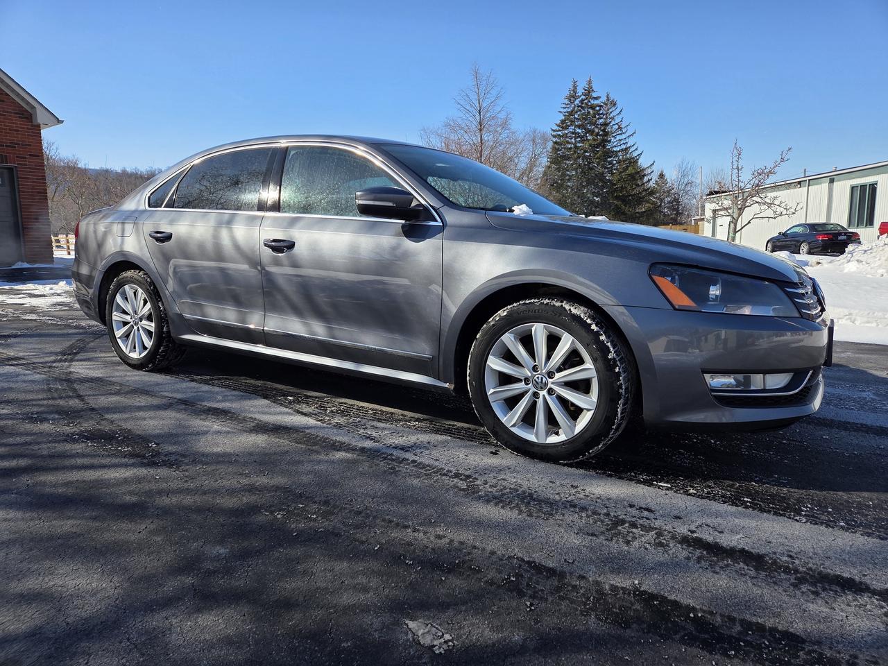 2014 Volkswagen Passat 4dr Sdn 2.0 TDI Highline, Auto ,Drives Great. Photo