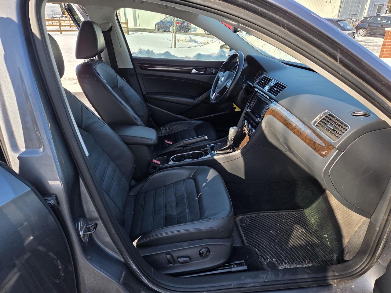 2014 Volkswagen Passat 4dr Sdn 2.0 TDI Highline, Auto ,Drives Great. Photo