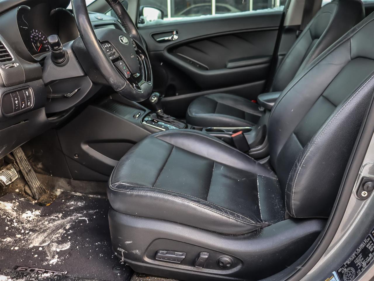 2017 Kia Forte AUTO HATCHBACK CLEAN CARFAX Photo