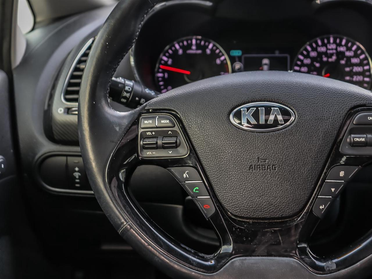 2017 Kia Forte AUTO HATCHBACK CLEAN CARFAX Photo