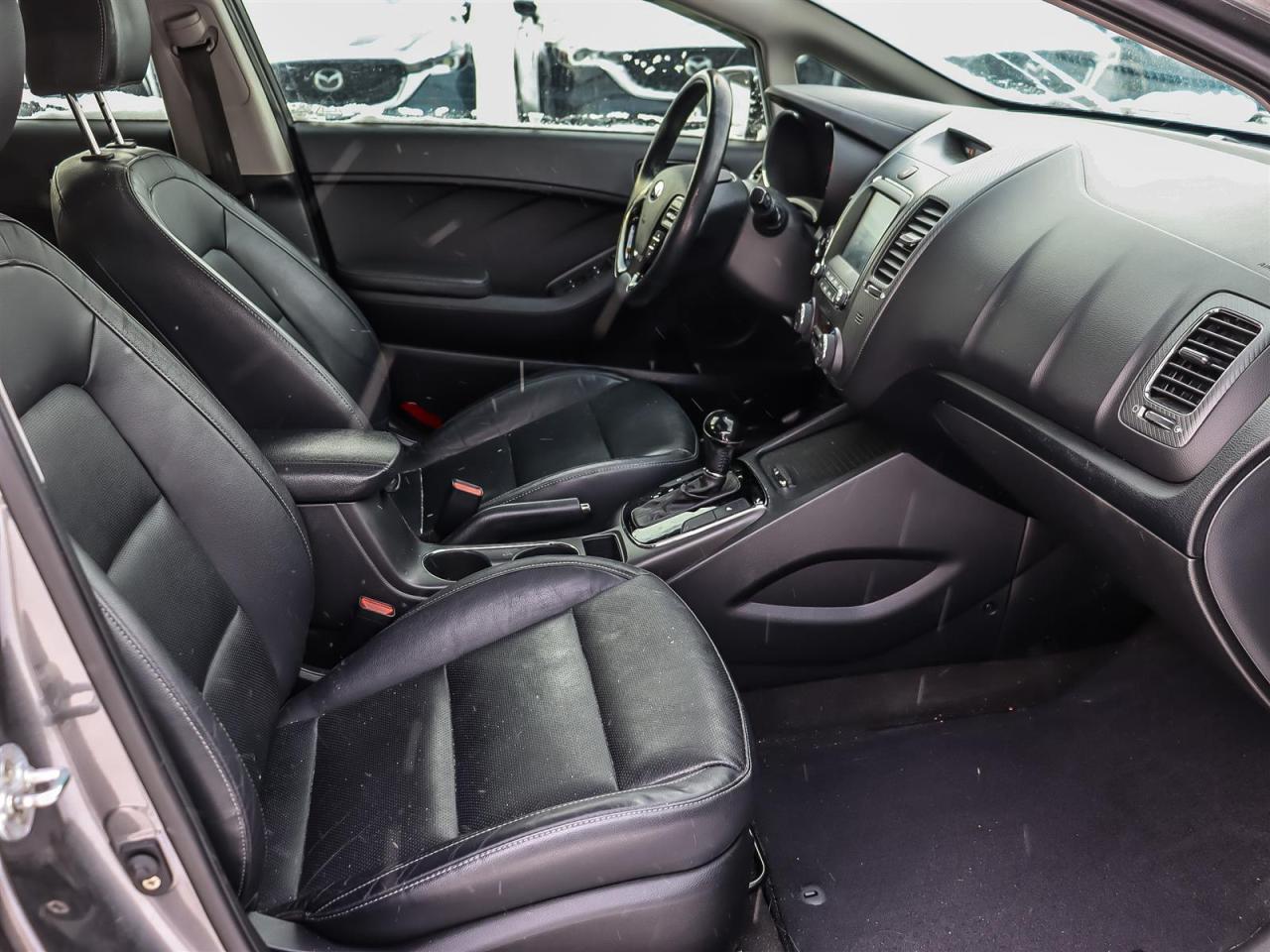 2017 Kia Forte AUTO HATCHBACK CLEAN CARFAX Photo