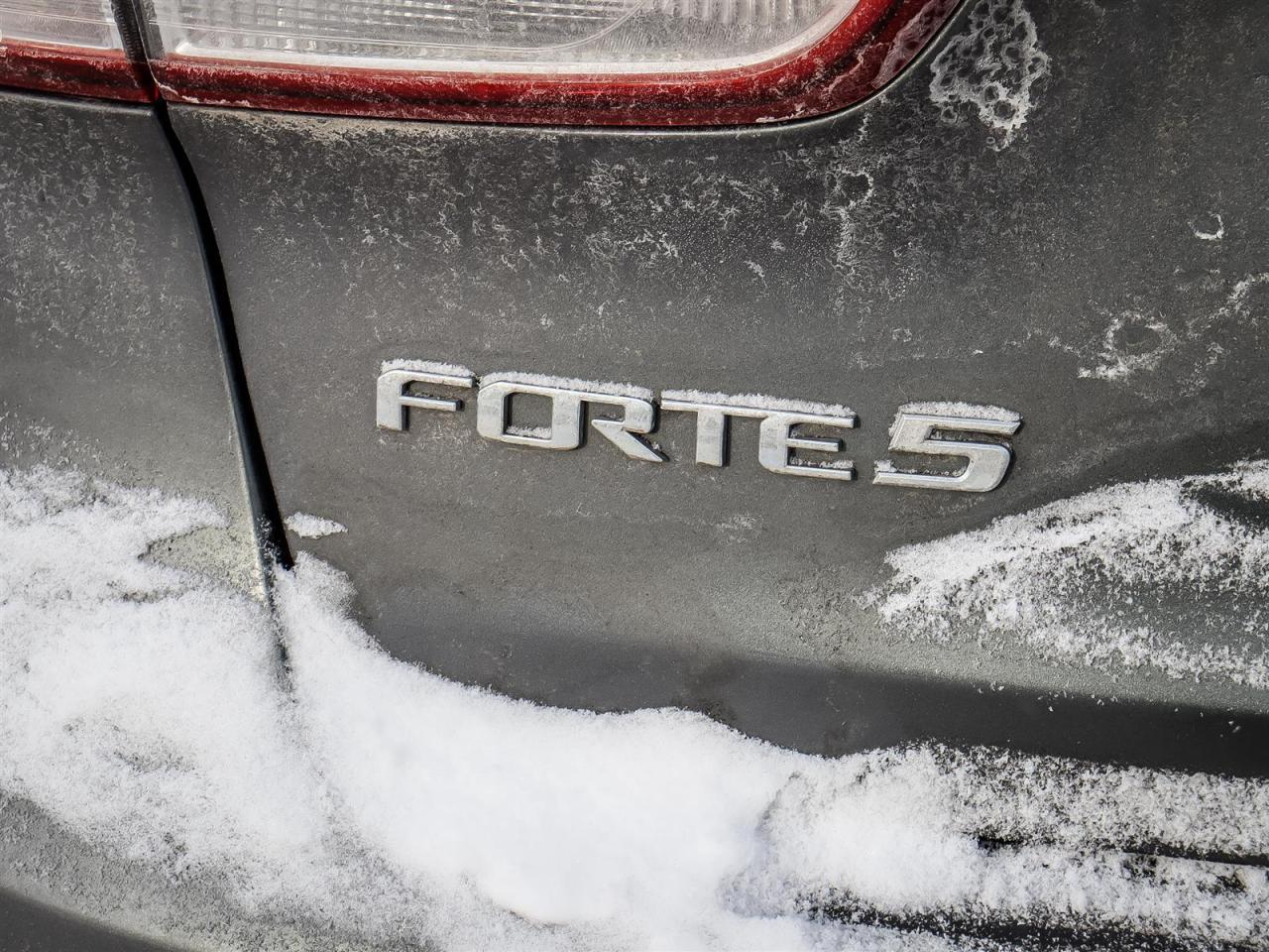 2017 Kia Forte AUTO HATCHBACK CLEAN CARFAX Photo