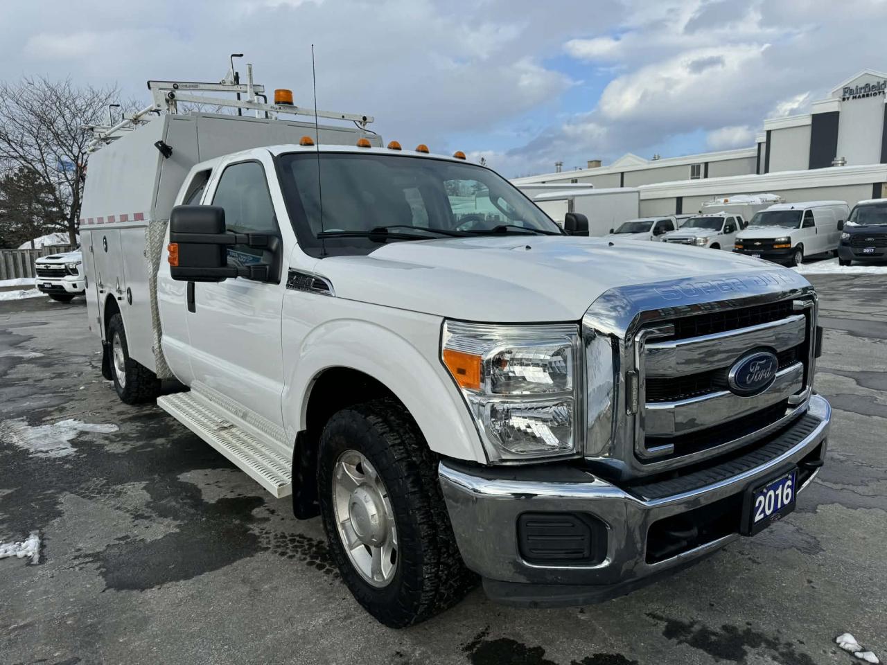2016 Ford F-350 2WD SuperCab 162  WB 60  CA XLT Photo