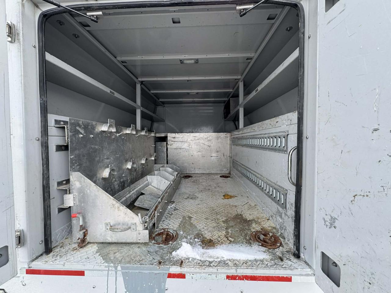 2016 Ford F-350 2WD SuperCab 162  WB 60  CA XLT Photo