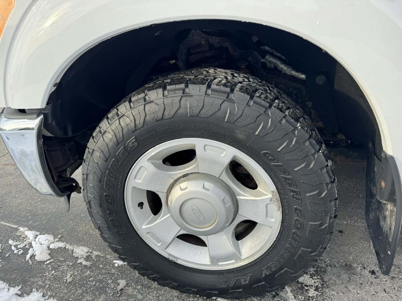 2016 Ford F-350 2WD SuperCab 162  WB 60  CA XLT Photo