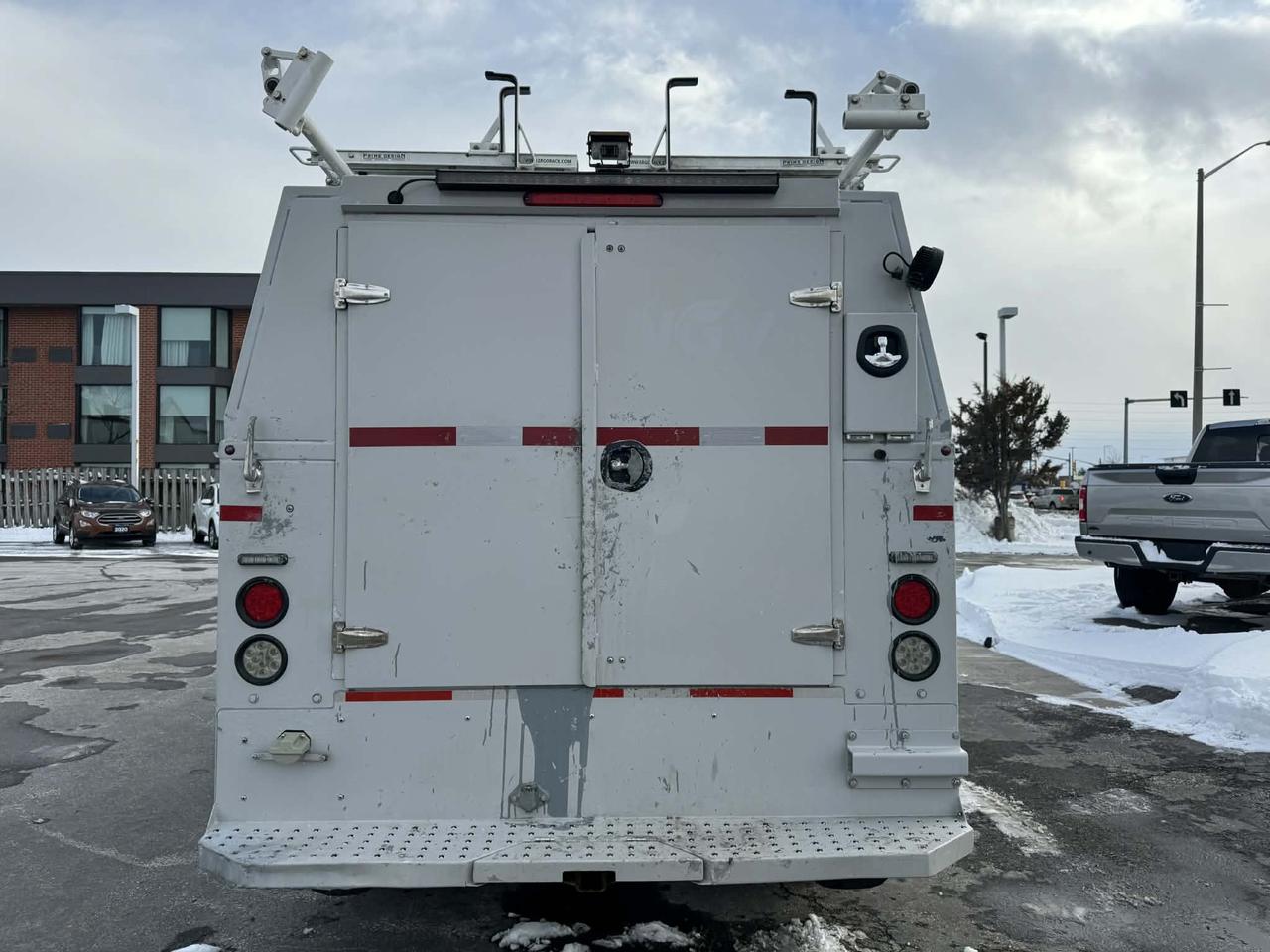 2016 Ford F-350 2WD SuperCab 162  WB 60  CA XLT Photo