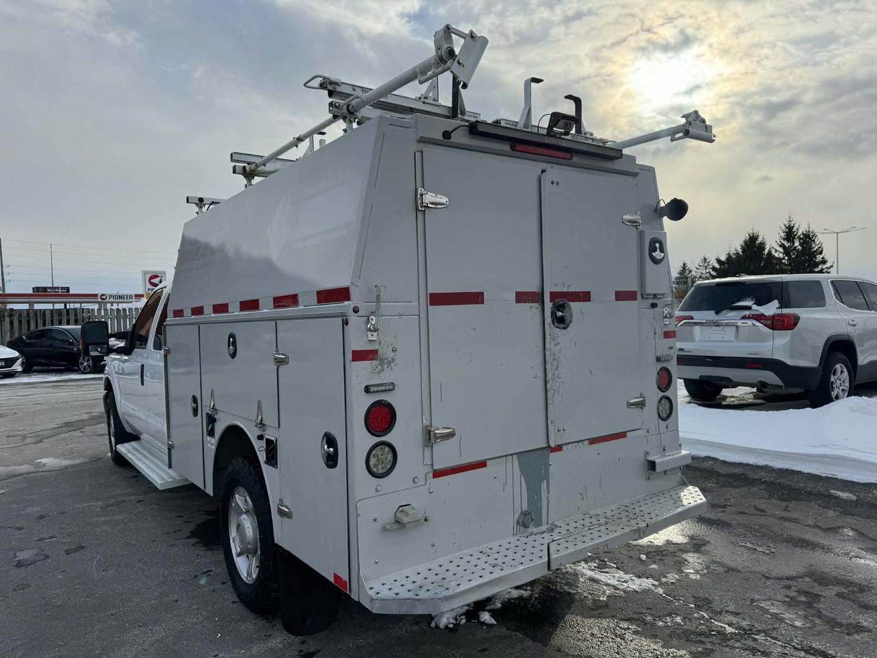 2016 Ford F-350 2WD SuperCab 162  WB 60  CA XLT Photo