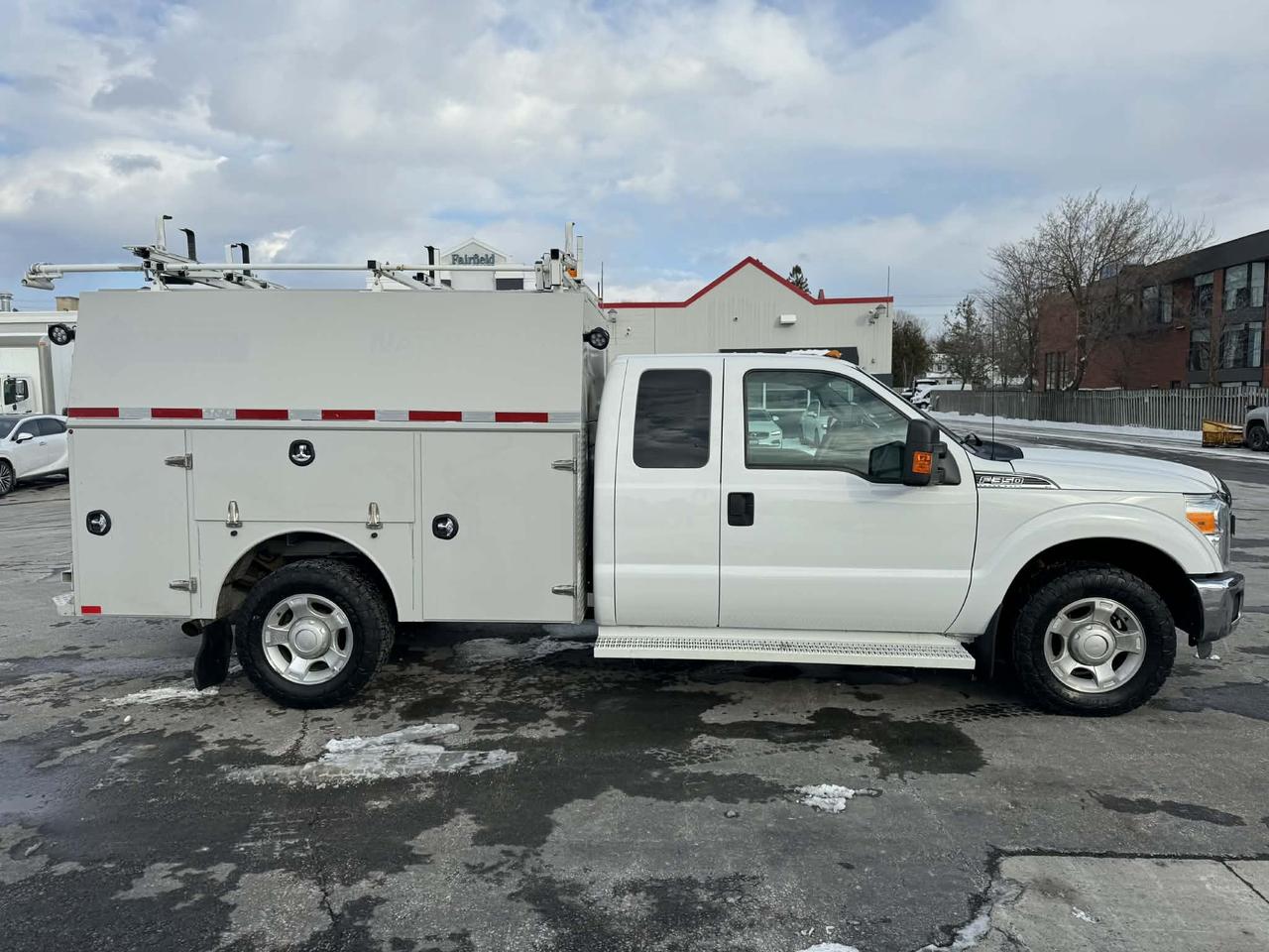 2016 Ford F-350 2WD SuperCab 162  WB 60  CA XLT Photo