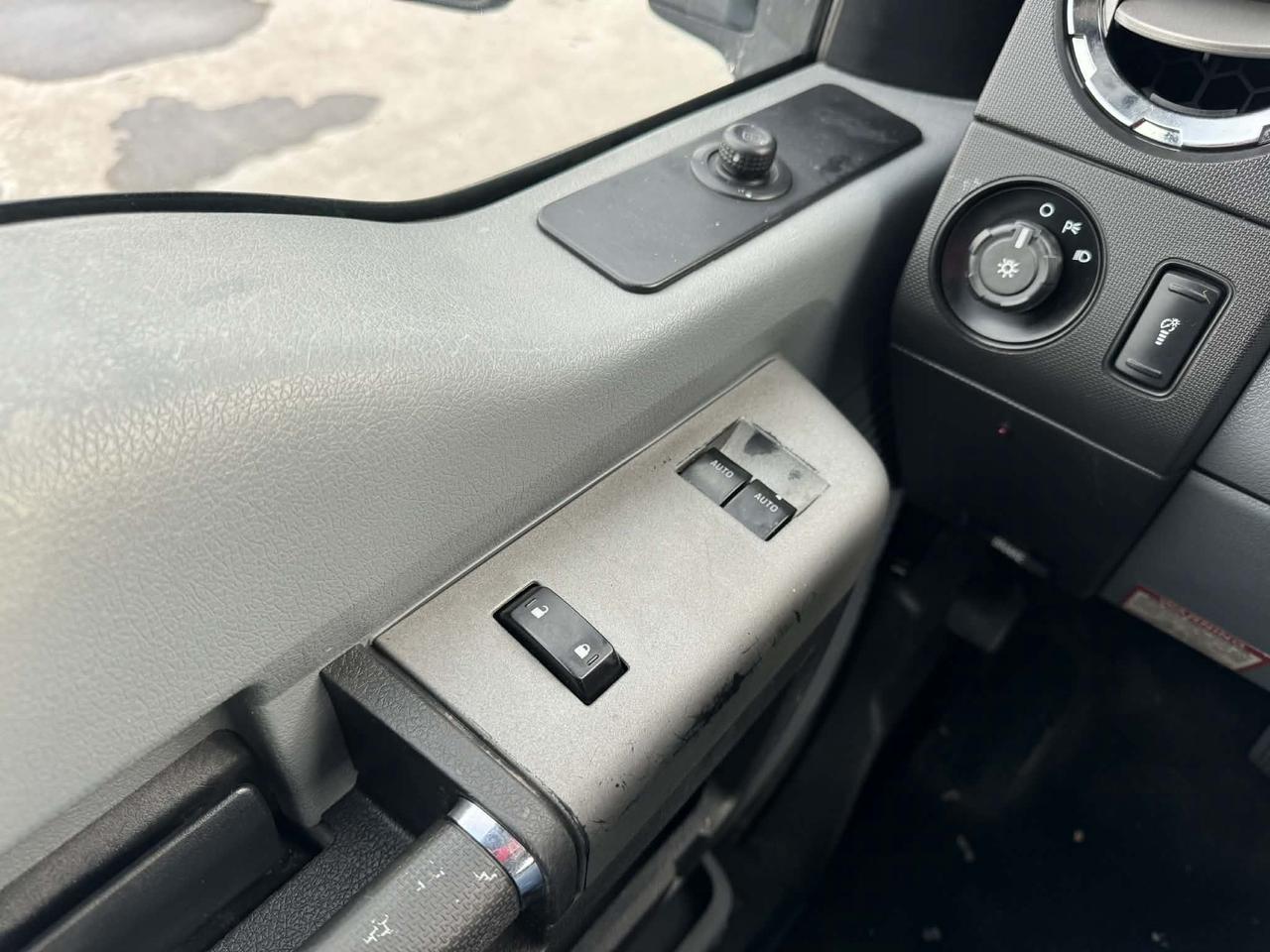 2016 Ford F-350 2WD SuperCab 162  WB 60  CA XLT Photo