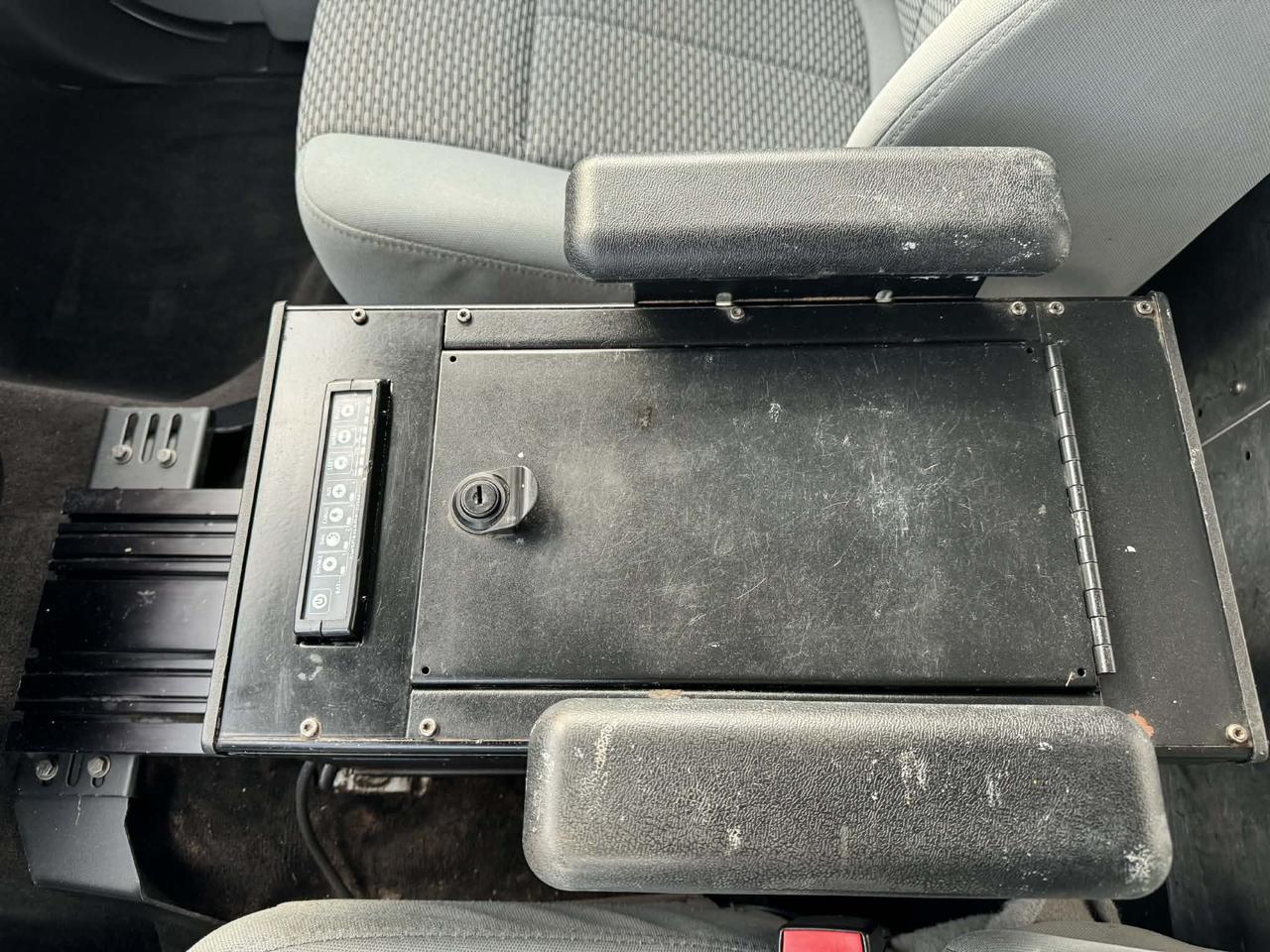 2016 Ford F-350 2WD SuperCab 162  WB 60  CA XLT Photo