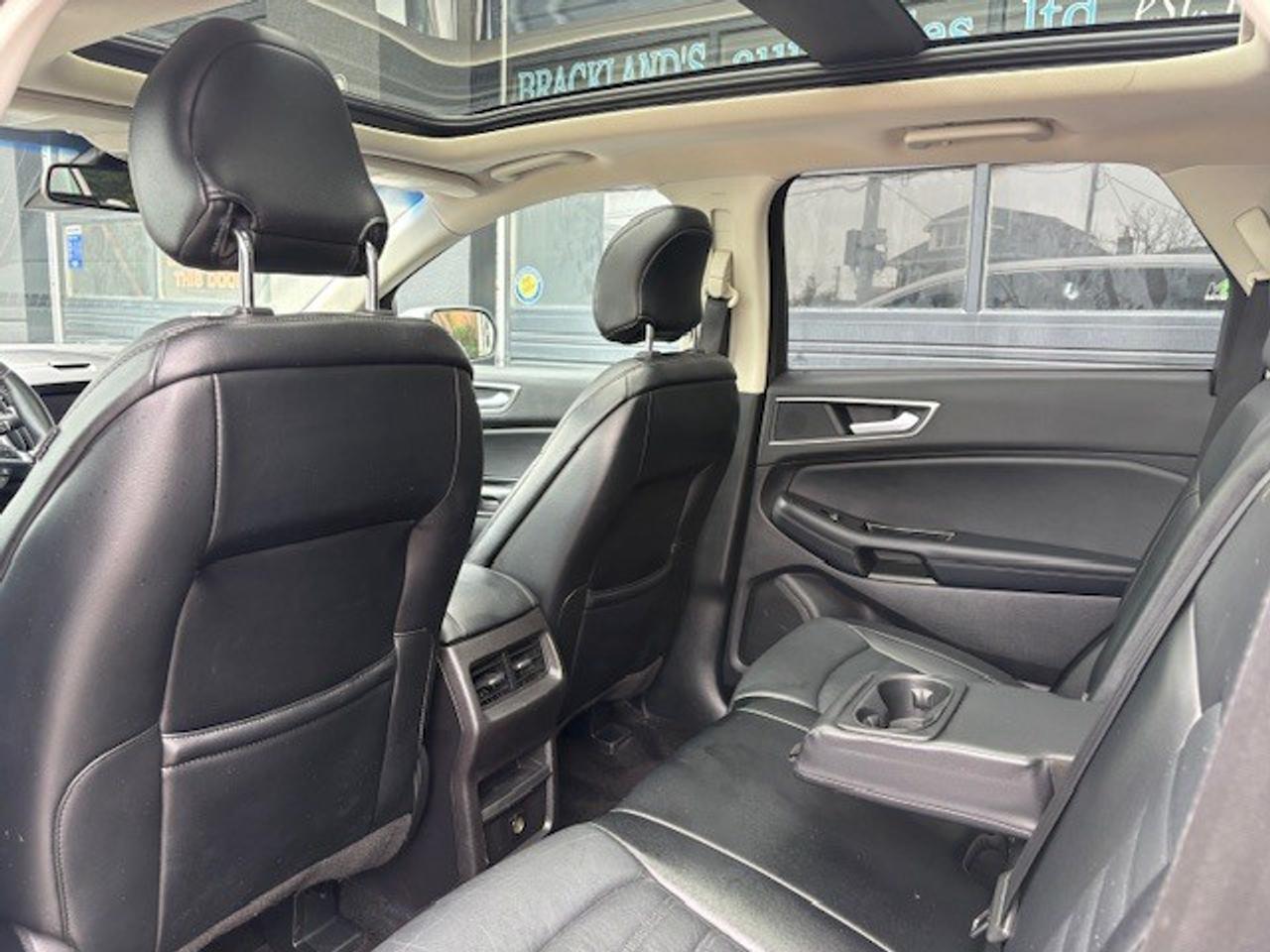2018 Ford Edge SEL FWD, LEATHER, NAVIGATION, REAR CAMERA!! Photo