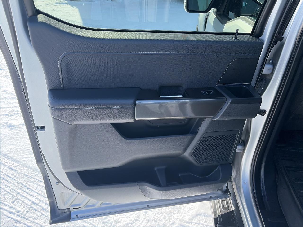 2021 Ford F-150 XLT-5.0L-4X4-SPORT Photo