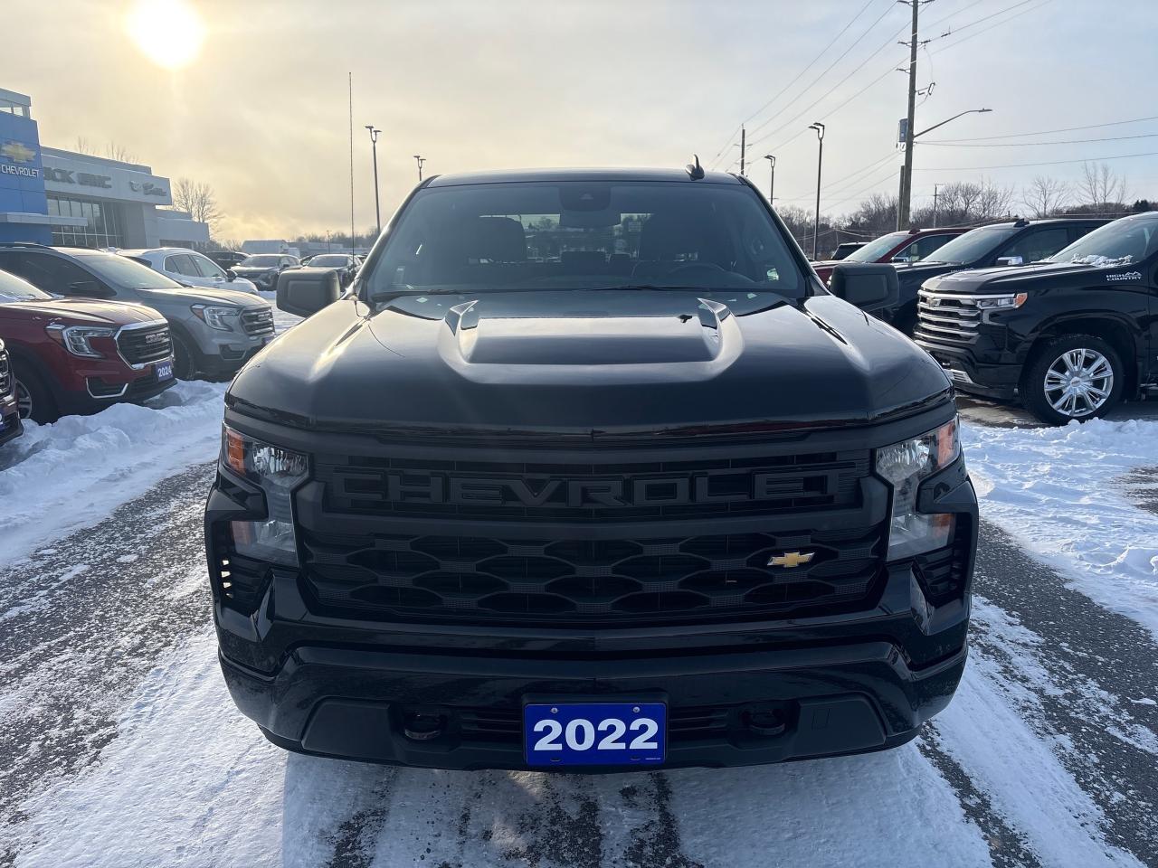 2022 Chevrolet Silverado 1500 Custom Crew 4x4 + Tow Pkg + Low Kms Photo