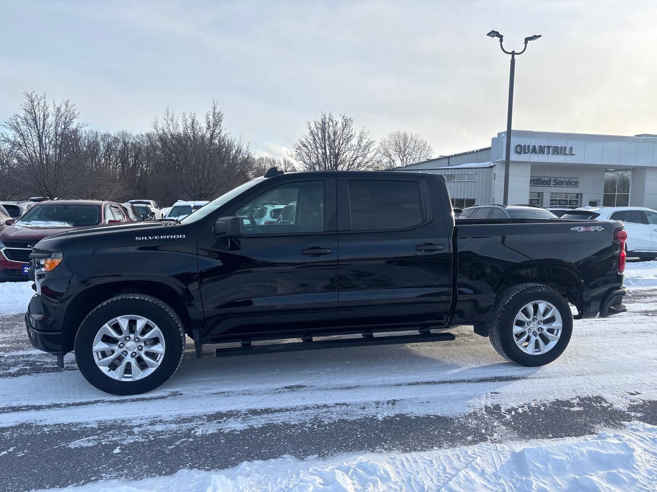 2022 Chevrolet Silverado 1500 Custom Crew 4x4 + Tow Pkg + Low Kms Photo