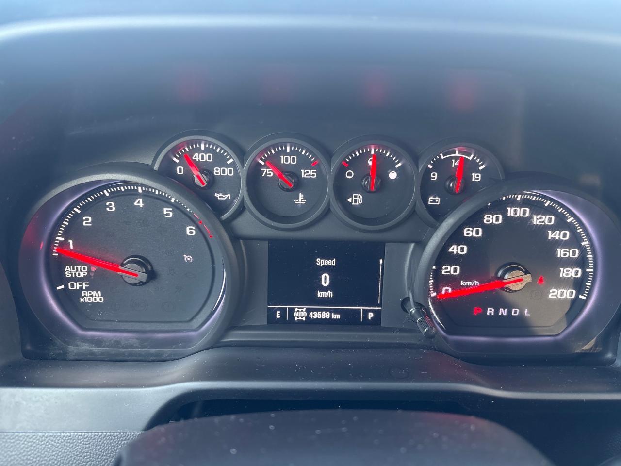 2022 Chevrolet Silverado 1500 Custom Crew 4x4 + Tow Pkg + Low Kms Photo