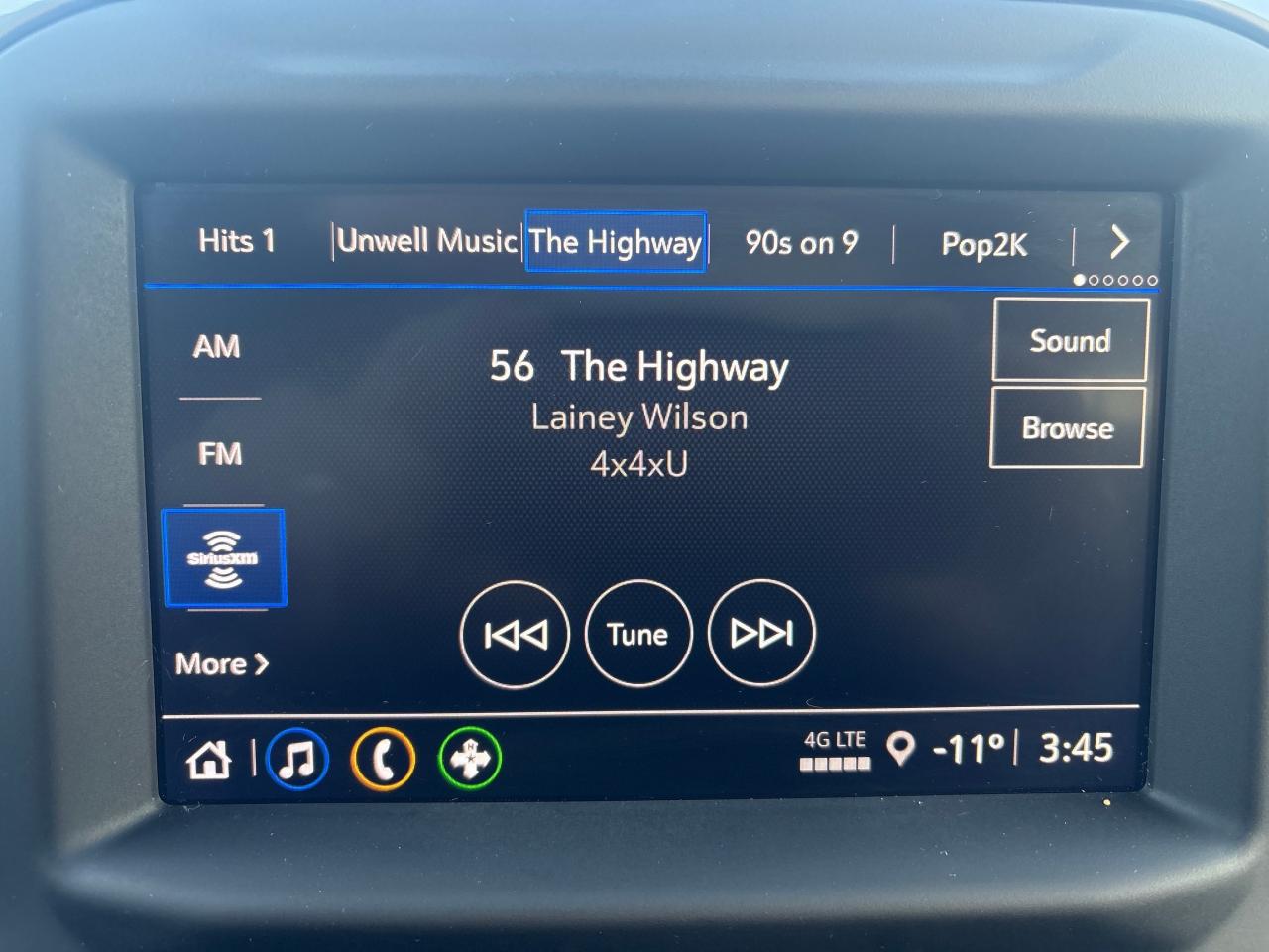 2022 Chevrolet Silverado 1500 Custom Crew 4x4 + Tow Pkg + Low Kms Photo