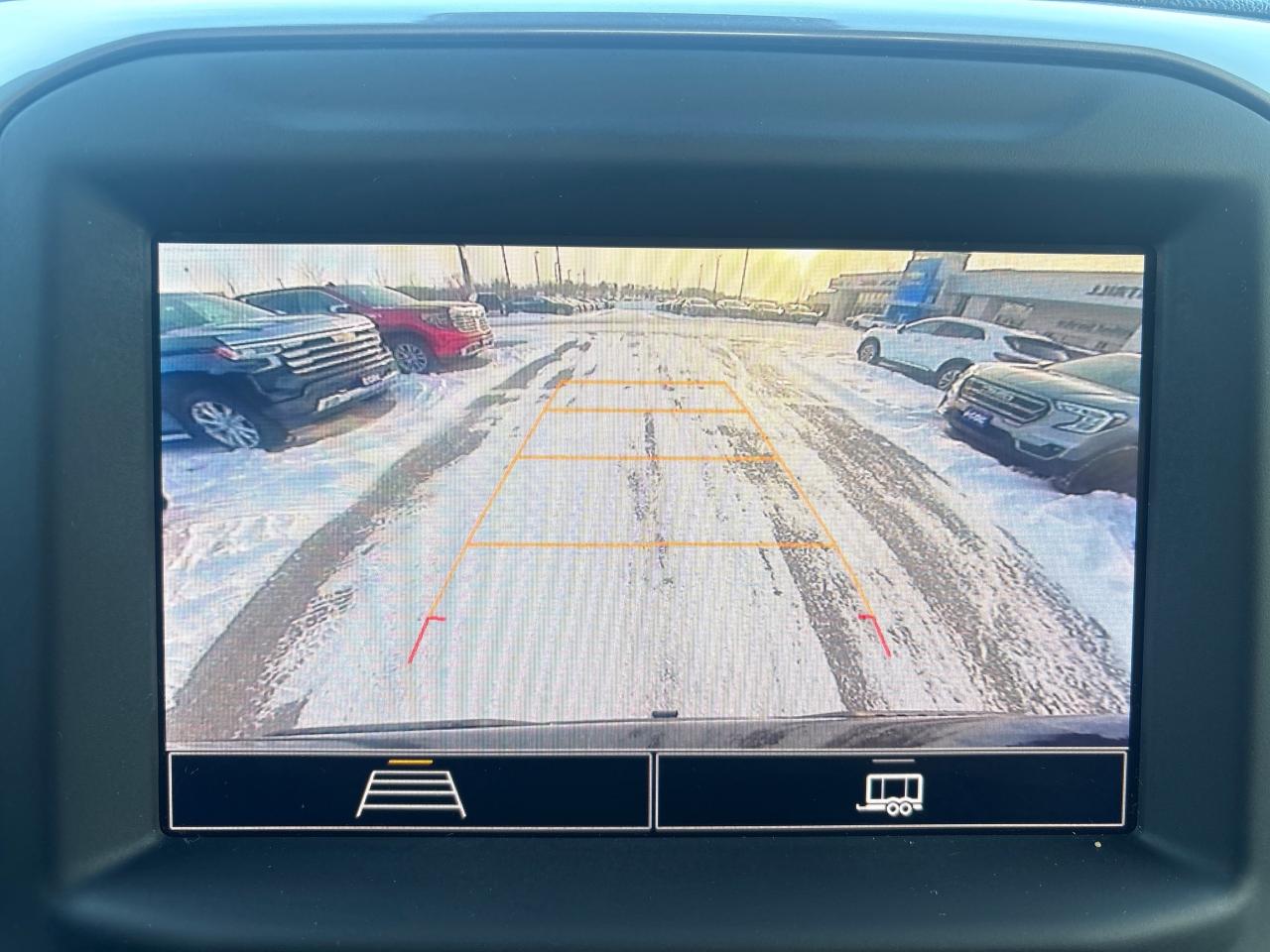 2022 Chevrolet Silverado 1500 Custom Crew 4x4 + Tow Pkg + Low Kms Photo