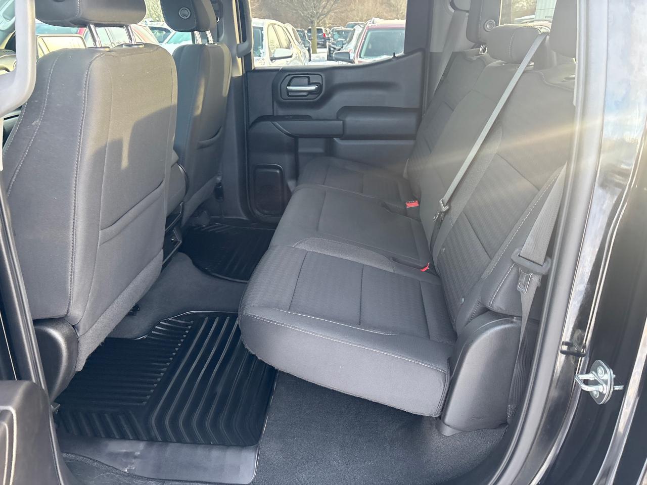 2022 Chevrolet Silverado 1500 Custom Crew 4x4 + Tow Pkg + Low Kms Photo