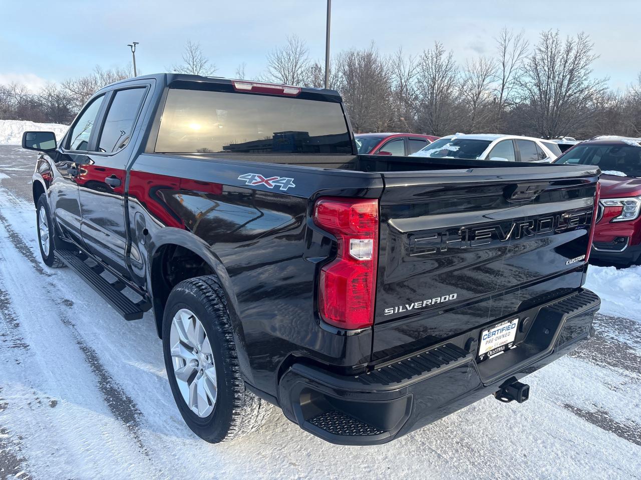 2022 Chevrolet Silverado 1500 Custom Crew 4x4 + Tow Pkg + Low Kms Photo