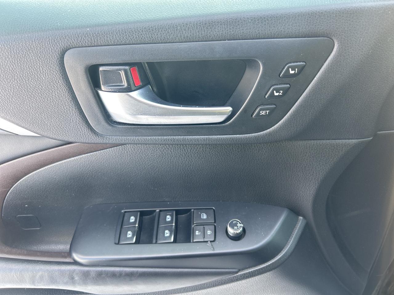 2018 Toyota Highlander Limited AWD   Nav   Pano Roof  Heated/Cooled Seats Photo