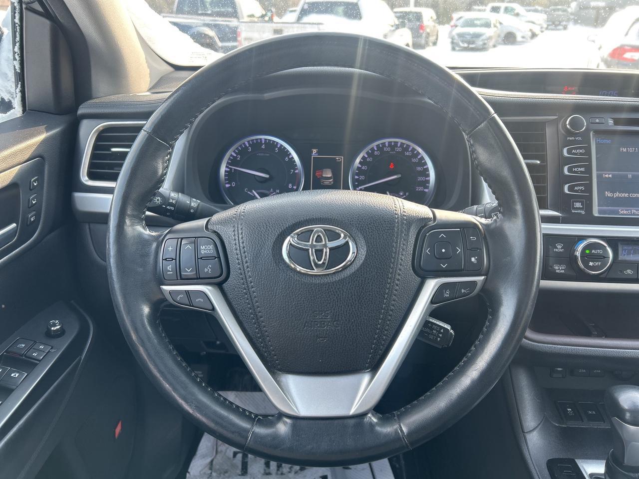 2018 Toyota Highlander Limited AWD   Nav   Pano Roof  Heated/Cooled Seats Photo