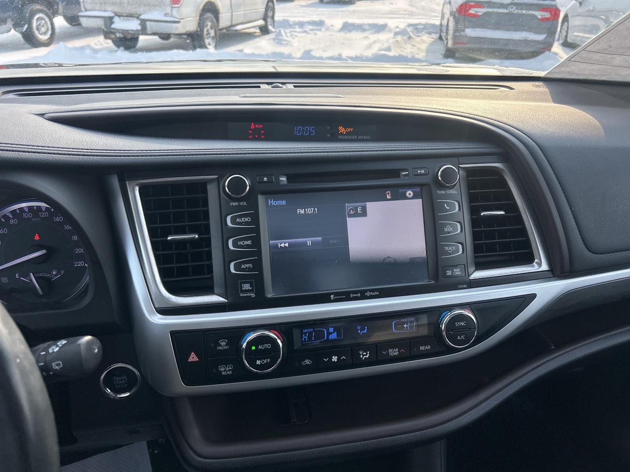 2018 Toyota Highlander Limited AWD   Nav   Pano Roof  Heated/Cooled Seats Photo