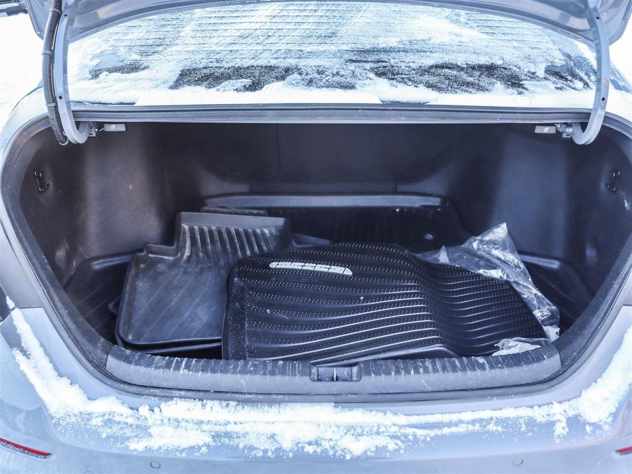 2024 Honda Accord Hybrid Touring HYBRID LEATHER NAVIGATION Photo